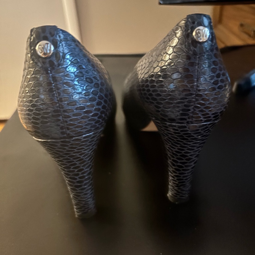Stuart Weitzman Snake Skin Navy Peep Toe Heels Size 7.5 - Picture 5 of 7